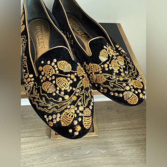 Alexander McQueen Embroidered Velvet Acorn Smoking Slipper - Picture 9 of 15